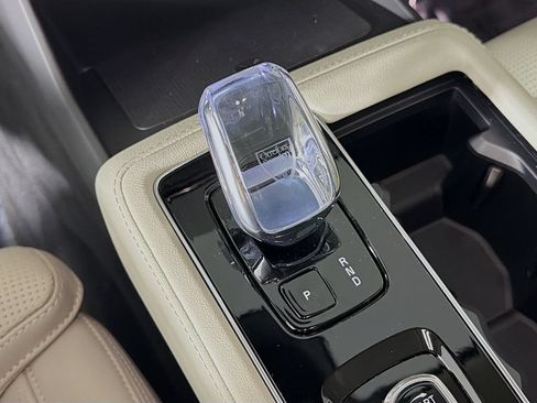 New 2026 Volvo XC90 T8 Ultra w/ Protection Package Premier AWD/4WD image 17