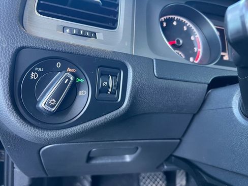 Used 2015 Volkswagen Golf S image 38