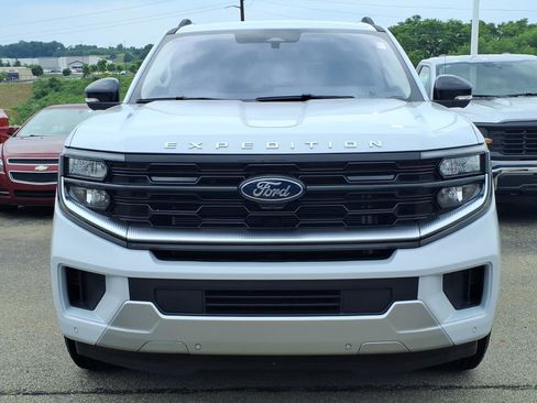 Used 2025 Ford Expedition Platinum AWD/4WD image 2