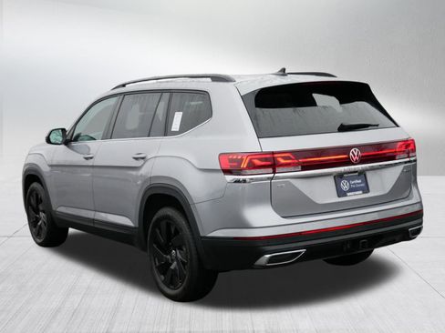 Certified 2025 Volkswagen Atlas SE image 5
