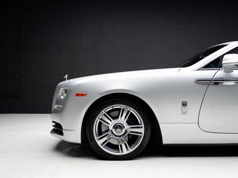 Used 2017 Rolls-Royce Dawn RWD image 21
