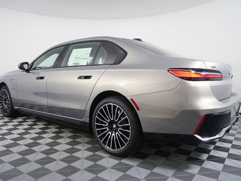 New 2026 BMW 750e xDrive w/ Executive Package image 5