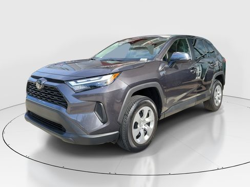 Used 2024 Toyota RAV4 LE FWD image 3
