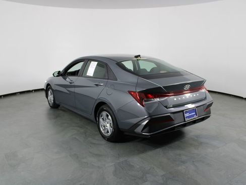 Used 2026 Hyundai Elantra SE image 4