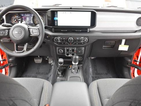 Used 2024 Jeep Gladiator Sport image 11