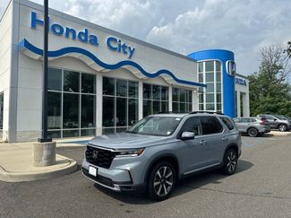 Used 2023 Honda Pilot Touring video 2