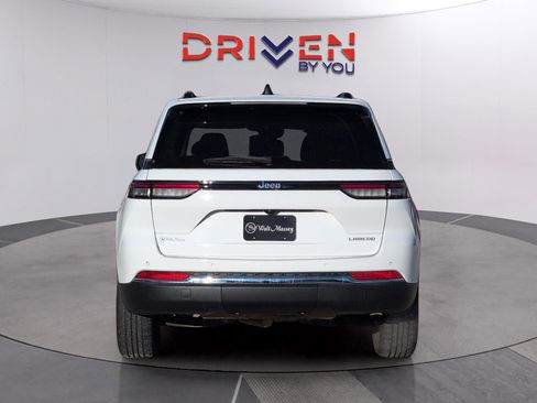 Used 2022 Jeep Grand Cherokee Laredo w/ Luxury Tech Group I image 4