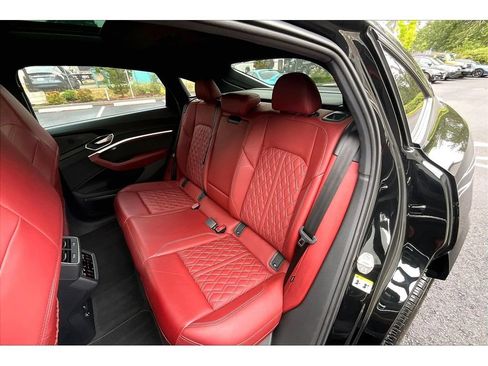 Used 2024 Audi SQ8 e-tron Premium Plus w/ Black Optic Package AWD/4WD image 26
