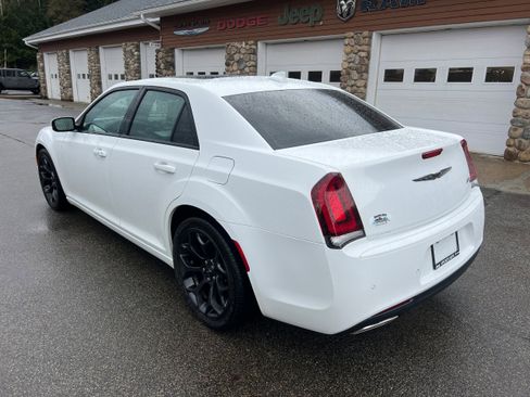 Used 2020 Chrysler 300 S w/ 300S Premium Group RWD image 7