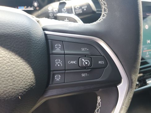 Used 2024 Jeep Grand Cherokee L Altitude RWD image 17