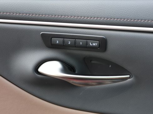 Used 2025 Lexus ES 300h w/ Premium Package FWD image 14
