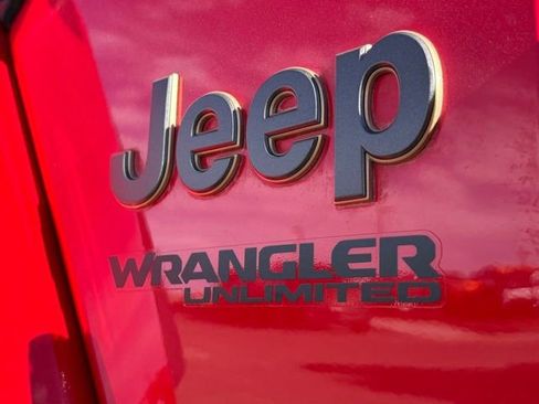 Certified 2022 Jeep Wrangler Unlimited Rubicon w/ Xtreme Recon 35" Tire Package image 22