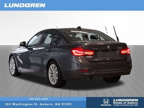 Used 2018 BMW 320i xDrive Sedan w/ Convenience Package AWD/4WD image 3