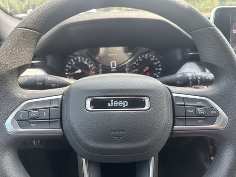 Used 2025 Jeep Compass Sport AWD/4WD image 10