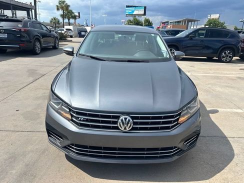 Used 2018 Volkswagen Passat 2.0T FWD image 2
