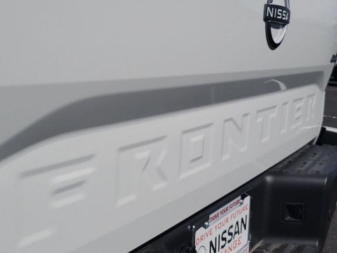 New 2026 Nissan Frontier SV w/ SV Convenience Package AWD/4WD image 17