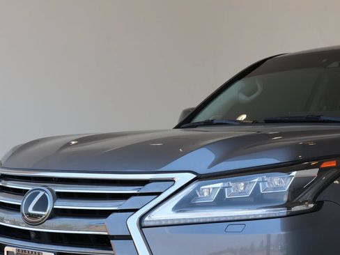 Used 2017 Lexus LX 570 4WD w/ Luxury Package image 60