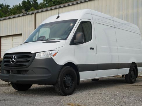 Used 2025 Mercedes-Benz Sprinter 2500 image 4