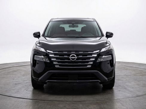 Used 2025 Nissan Rogue SV image 2