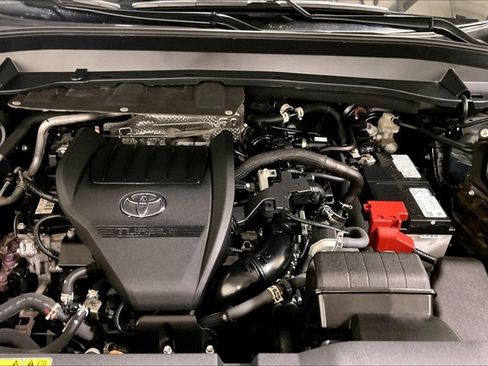 Certified 2024 Toyota Grand Highlander AWD image 11