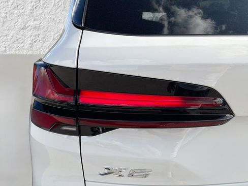 Used 2025 BMW X5 xDrive40i w/ Climate Comfort Package image 10