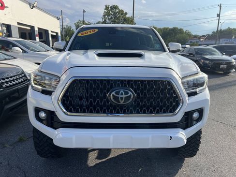 Used 2019 Toyota Tacoma TRD Sport w/ Technology Package RWD image 2