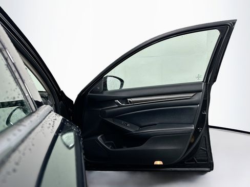 Used 2018 Honda Accord Touring image 33