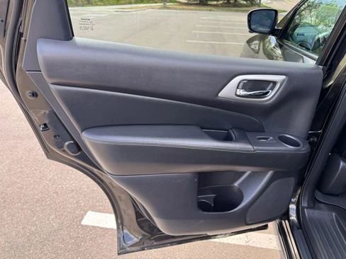Used 2017 Nissan Pathfinder SL image 10