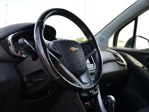 Used 2019 Chevrolet Trax LT w/ LT Convenience Package FWD image 13