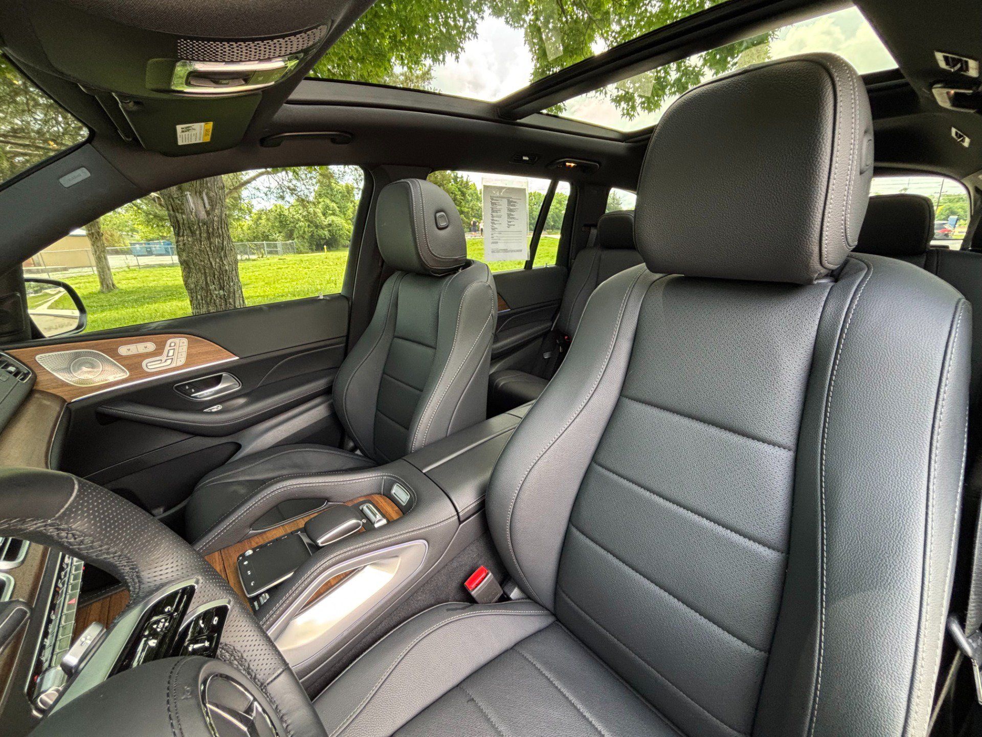 Used 2025 Mercedes-Benz GLS 450 4MATIC w/ AMG Line Exterior image 11