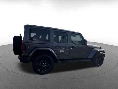 Used 2025 Jeep Wrangler Unlimited Sahara AWD/4WD image 11