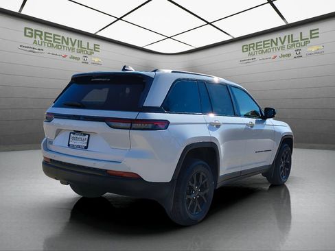 New 2025 Jeep Grand Cherokee Altitude RWD image 8