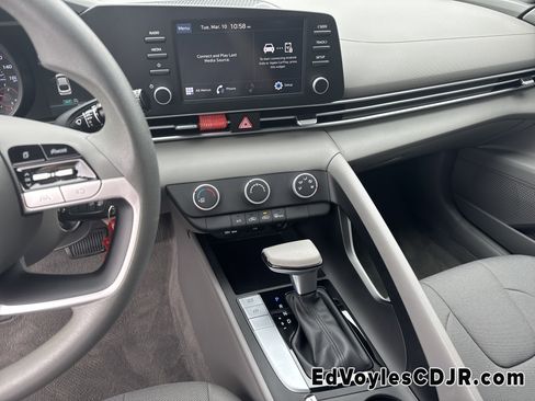 Used 2023 Hyundai Elantra SE image 32