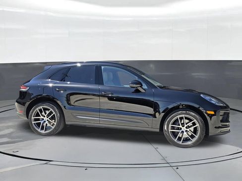 Certified 2025 Porsche Macan AWD/4WD image 4