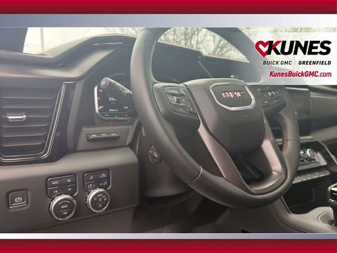 Used 2025 GMC Sierra 1500 AT4 w/ Technology Package AWD/4WD image 18