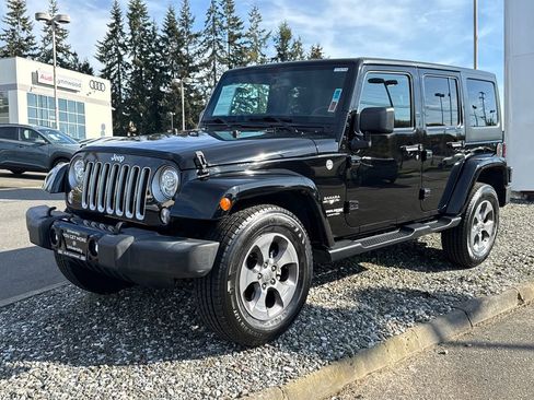 Used 2018 Jeep Wrangler Unlimited Sahara w/ Connectivity Group AWD/4WD image 3