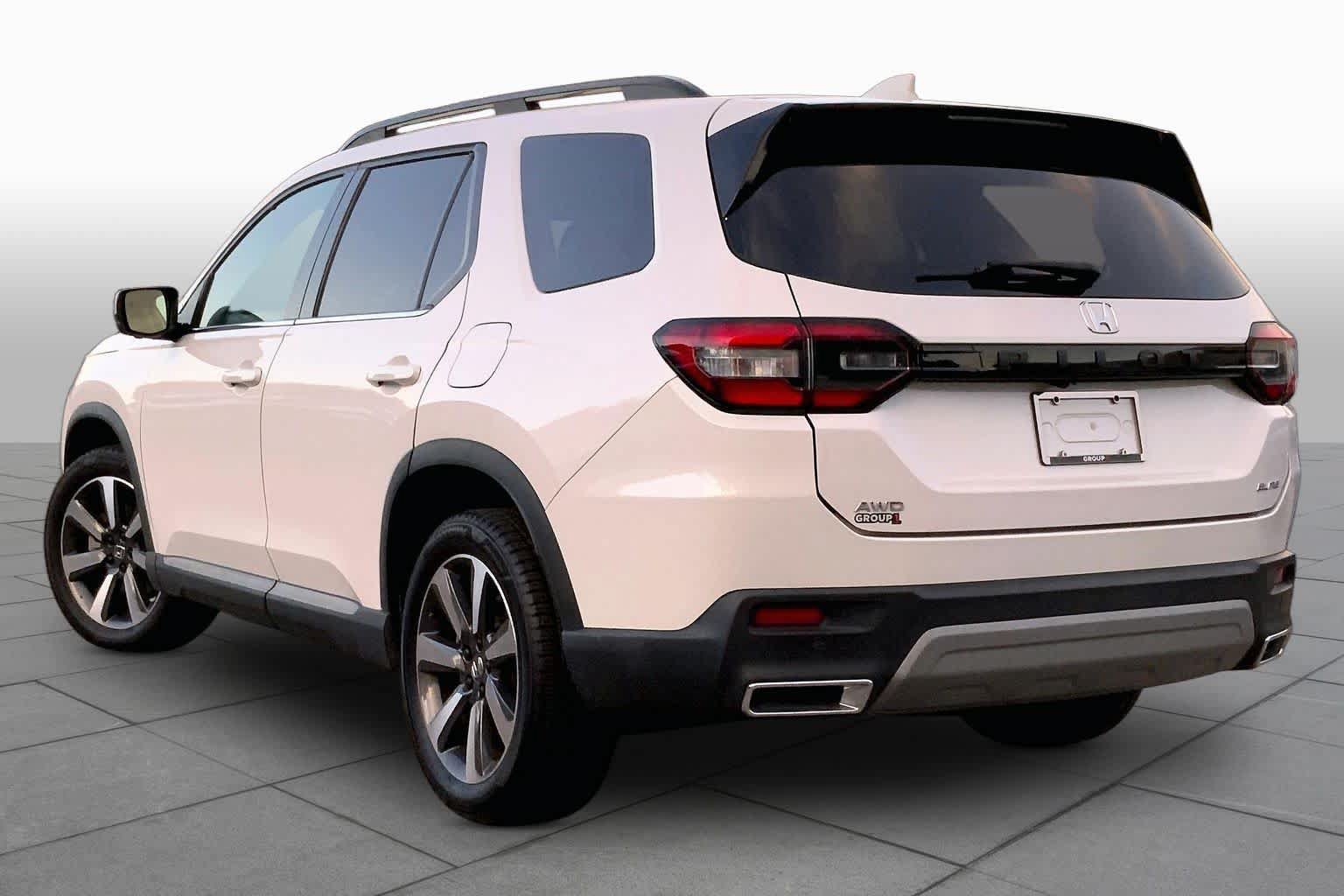 Used 2023 Honda Pilot Elite image 12