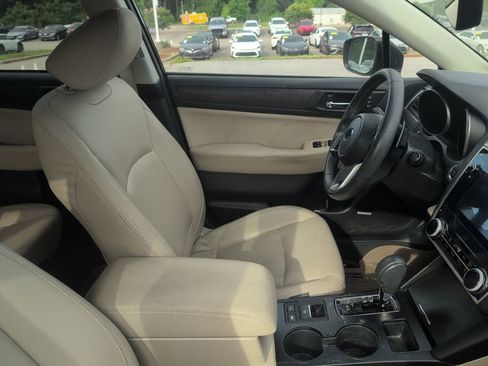 Used 2019 Subaru Outback 2.5i Limited AWD/4WD image 2