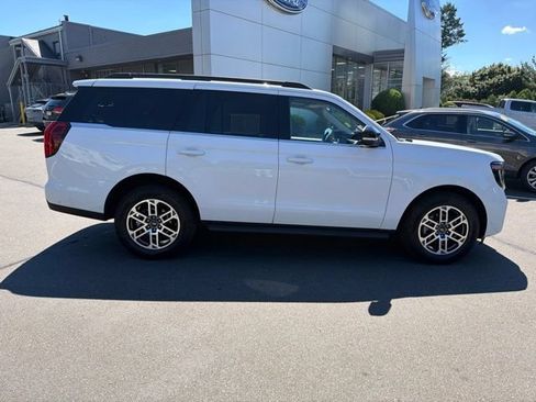 Used 2025 Ford Expedition Active AWD/4WD image 8