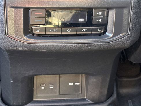 Used 2022 Volkswagen Atlas SEL Premium image 23