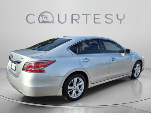 Used 2015 Nissan Altima 2.5 SV w/ Convenience Package FWD image 7