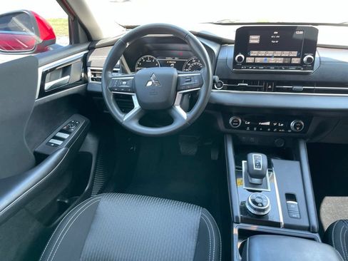 Used 2024 Mitsubishi Outlander ES AWD/4WD image 9