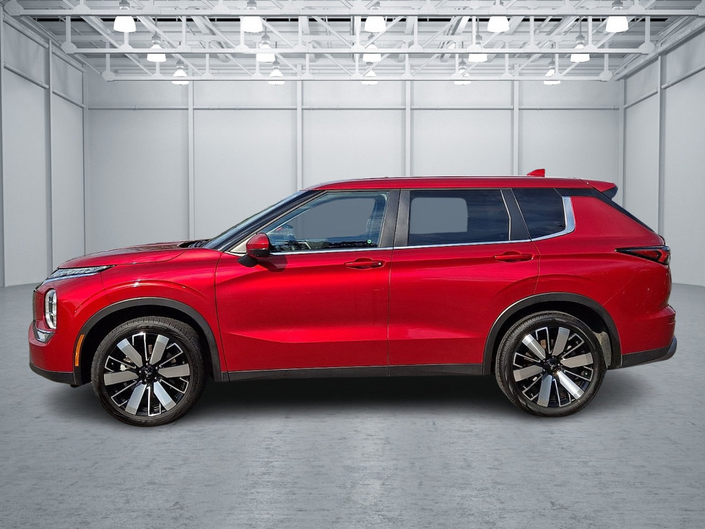 Used 2025 Mitsubishi Outlander SE AWD/4WD image 2