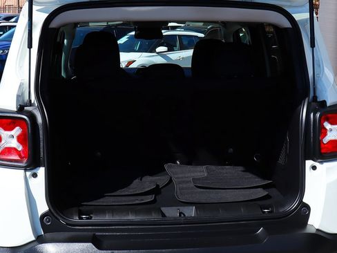 Used 2020 Jeep Renegade Latitude w/ Popular Equipment Group FWD image 24