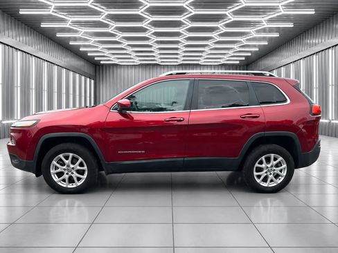 Used 2015 Jeep Cherokee Latitude w/ Cold Weather Group AWD/4WD image 2