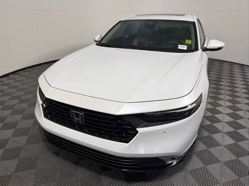 Used 2023 Honda Accord Touring image 2