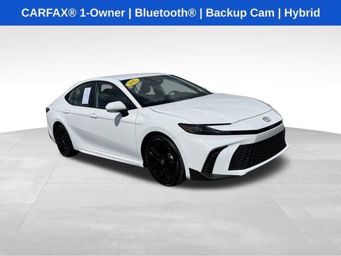 Used 2025 Toyota Camry SE AWD/4WD image 1