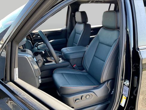 New 2026 GMC Yukon XL AT4 w/ AT4 Premium Package AWD/4WD image 18