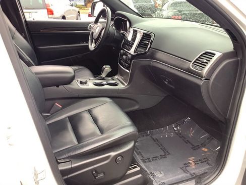 Used 2019 Jeep Grand Cherokee Limited AWD/4WD image 16