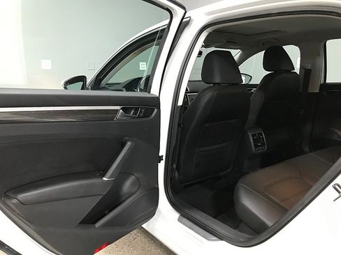 Used 2016 Volkswagen Passat 1.8T SE FWD image 18
